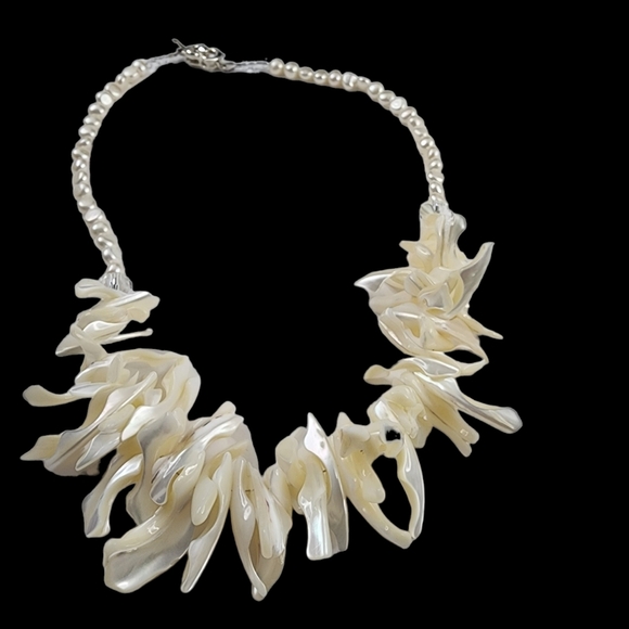 Genuine Pearls Jewelry - Vintage Hawaiian necklace Hawaiiana mother of pearl necklace dolphin clasp